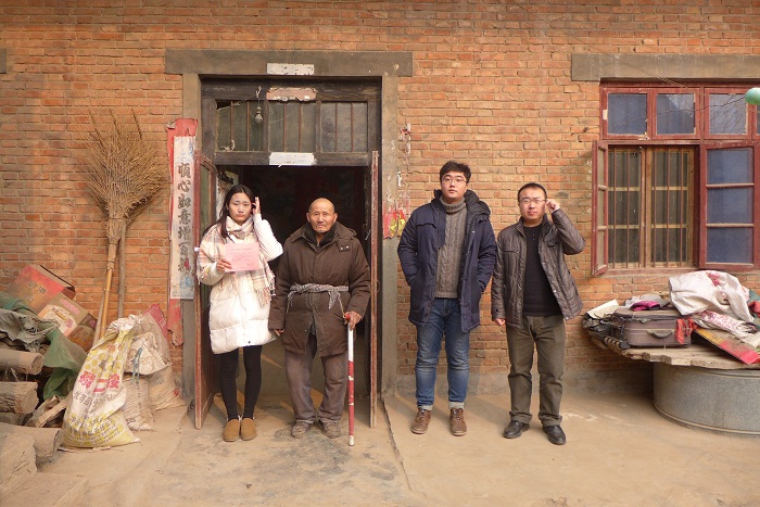 公司资助工作人员走访员工家庭1